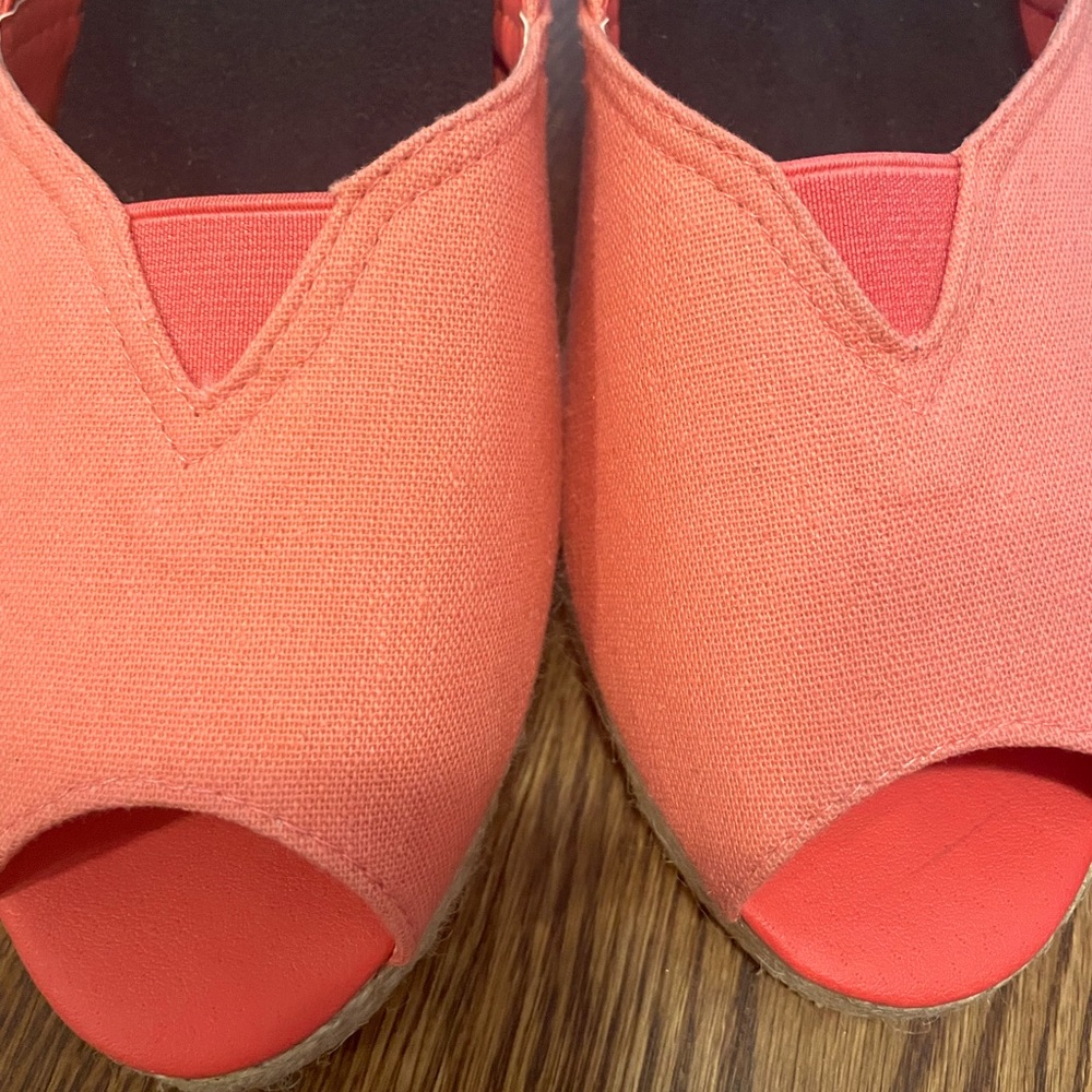Pink wedge heals - Picture 3 of 5